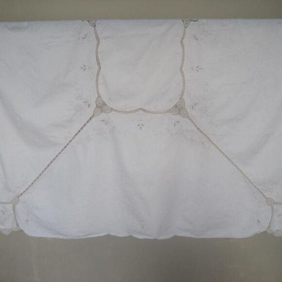 Tablecloth Bedspread Vintage Flowers Cottage Chic - Picture 1 of 5